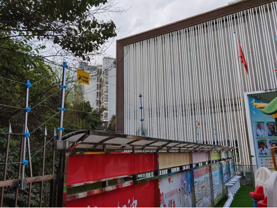 學(xué)校安裝電子圍欄的必要性，學(xué)生翻墻外出感染