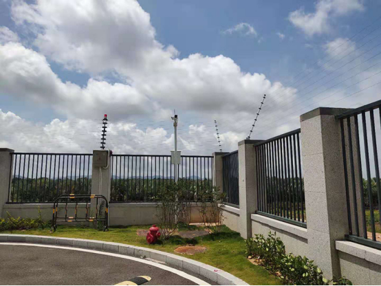 學(xué)校安裝電子圍欄的必要性，學(xué)生翻墻外出感染