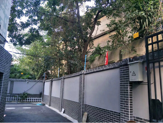 學(xué)校安裝電子圍欄的必要性，學(xué)生翻墻外出感染